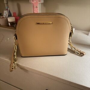 STEVE MADDEN crossbody, SM on chain of strap. Super spacious and brand new!!!